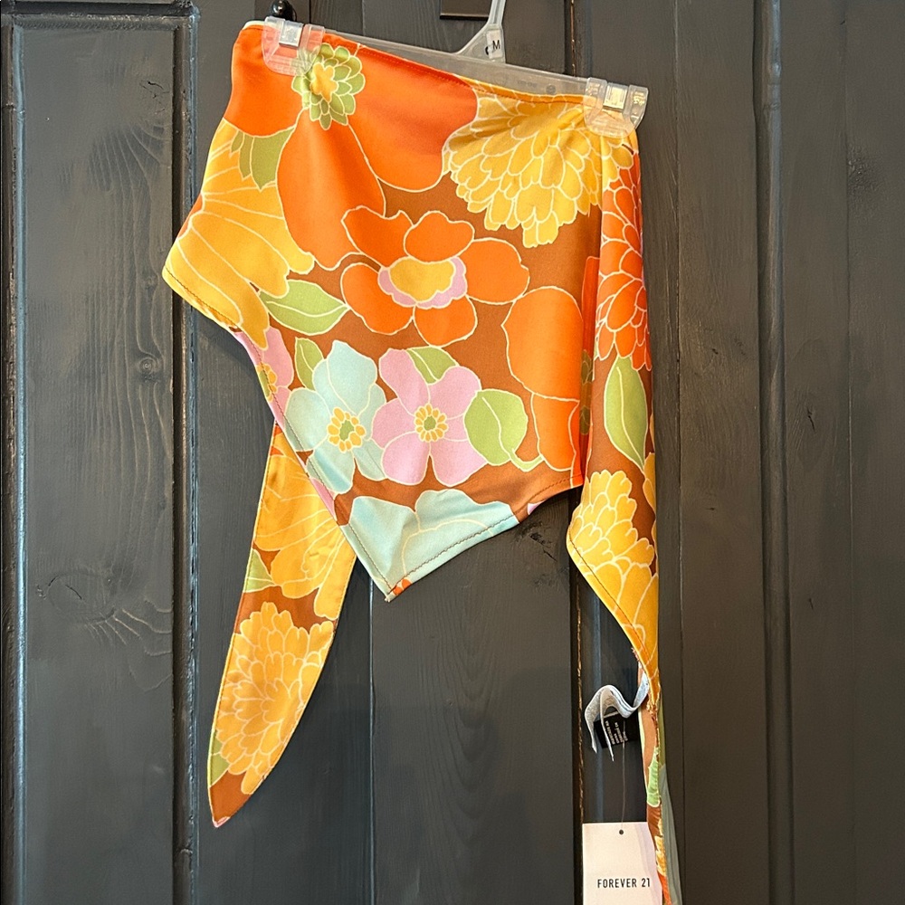 NWT. Bandana top.